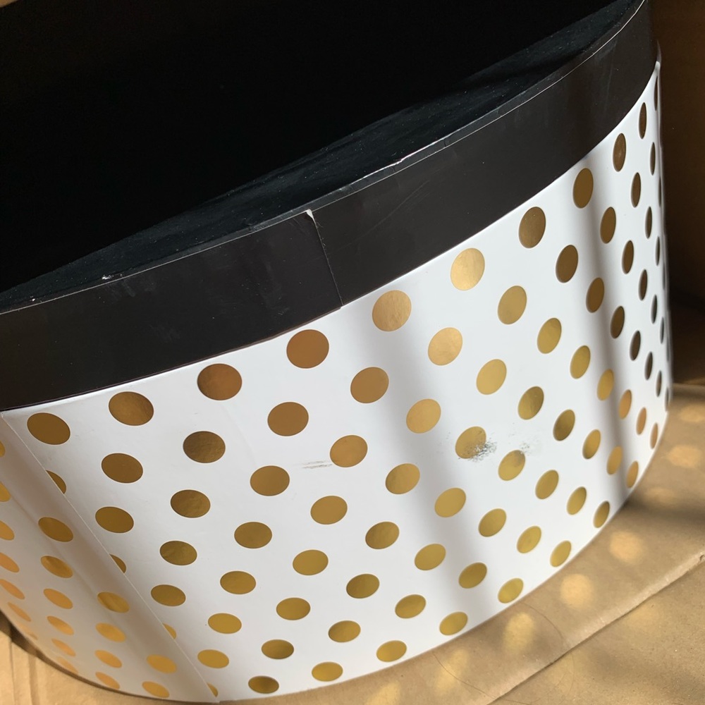 Large hat box